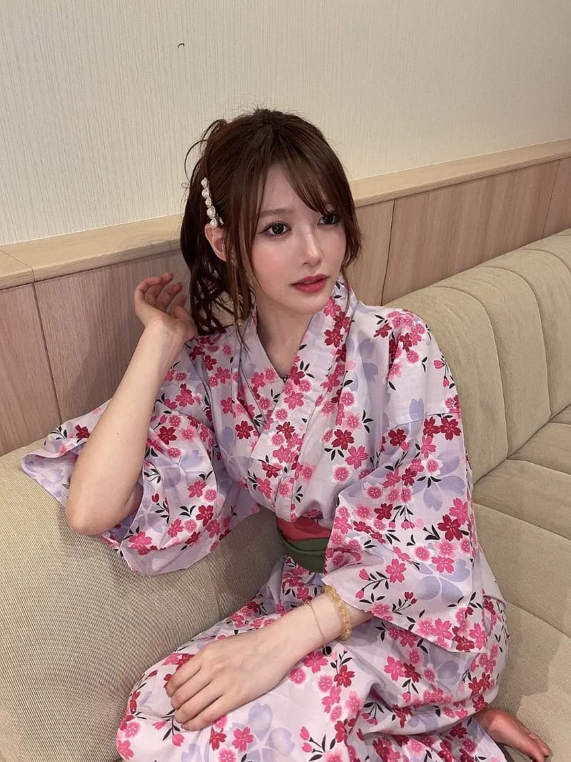  相泽南（Minami Aizawa）生活照