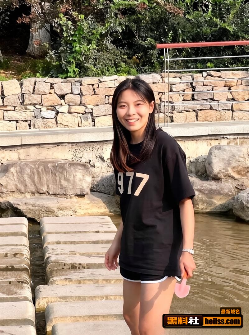 推特精致反差婊卢绘旭