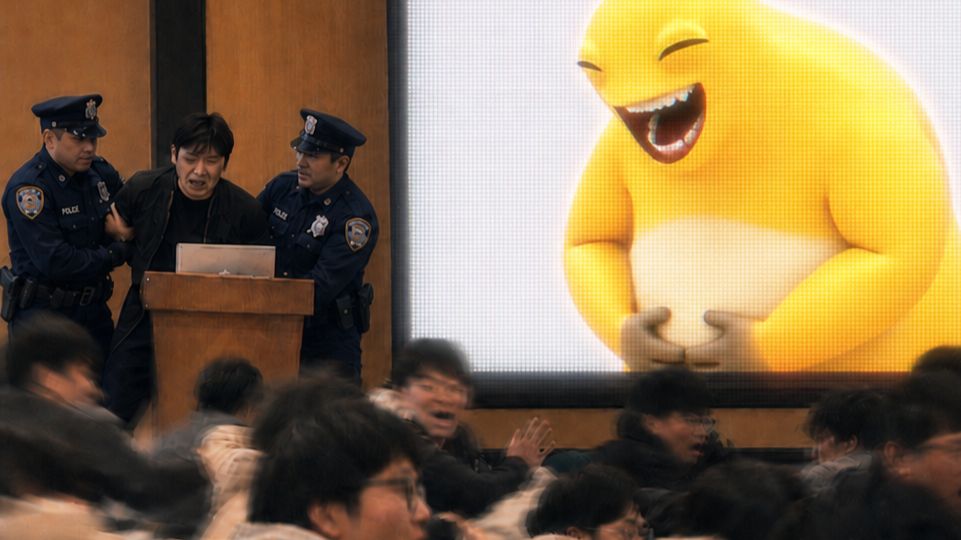在课堂上搞笑被抓了