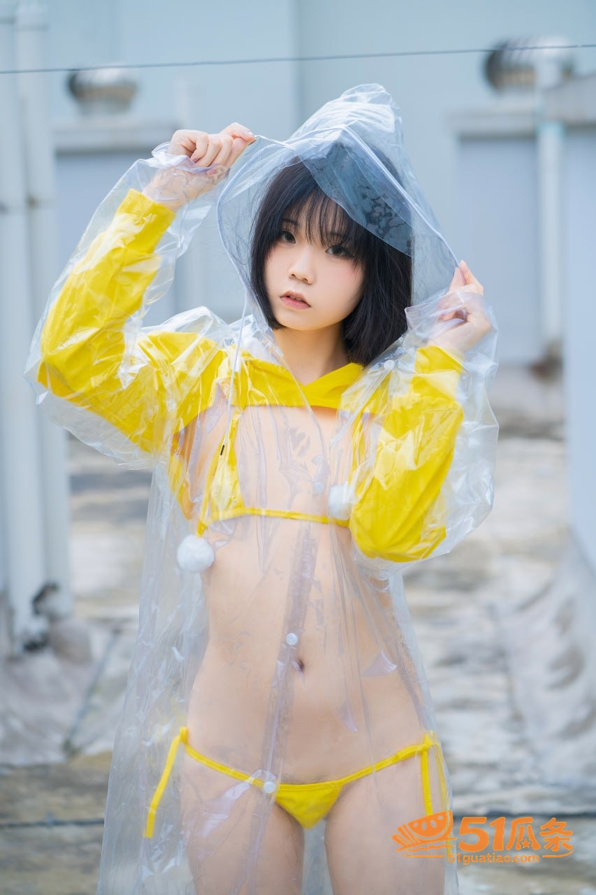 一只小栗奈 天台雨衣相关图片2
