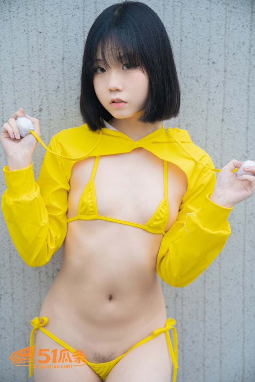 一只小栗奈 天台雨衣相关图片3