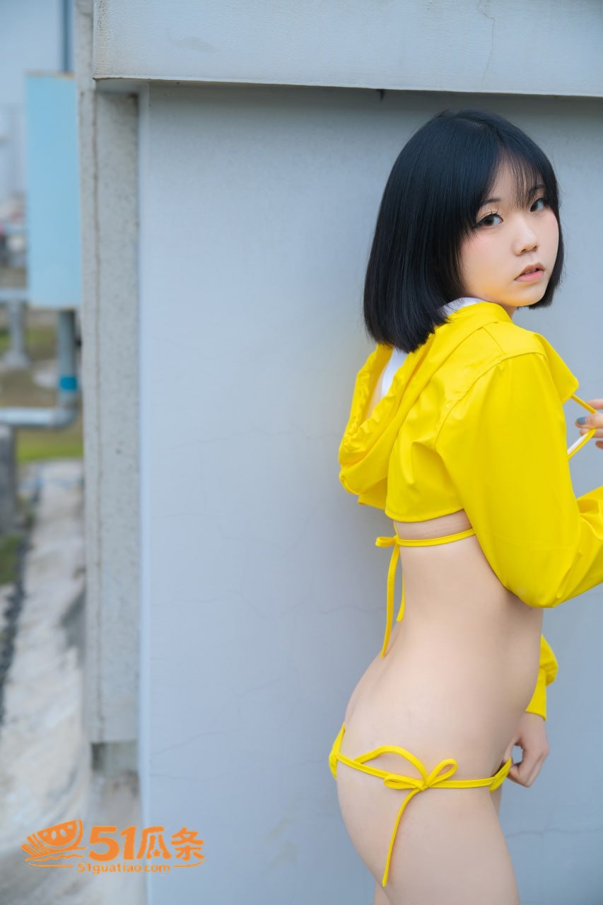 一只小栗奈 天台雨衣相关图片5