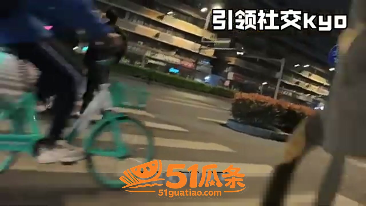 180富家女 街头搭相关图片3