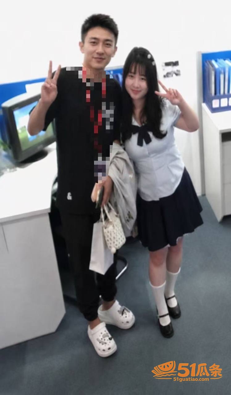 鲁佳斌 同时养三个女相关图片33