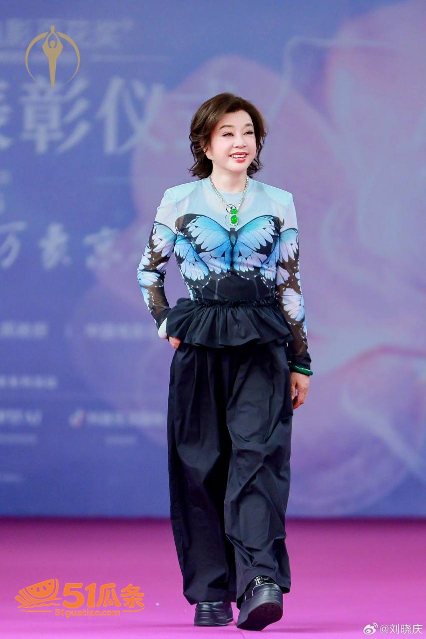 刘晓庆 被小38岁前相关图片22