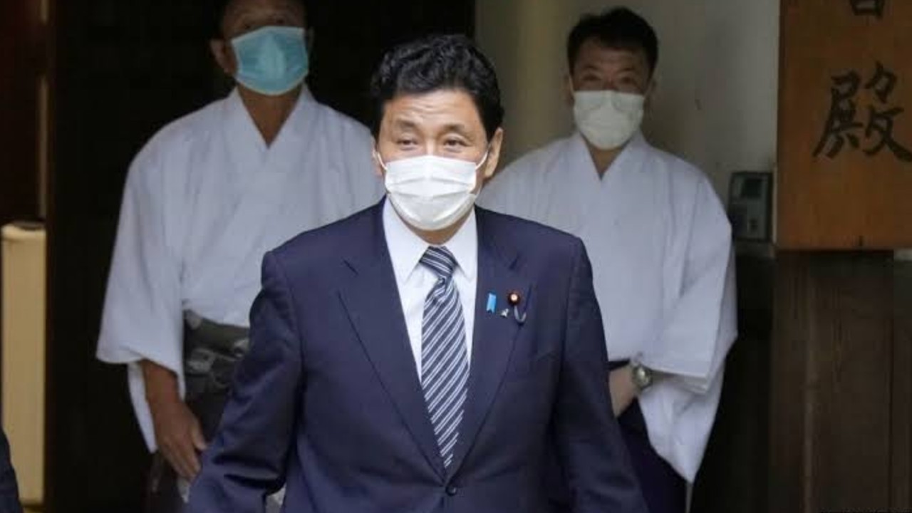 日本防卫大臣参拜靖国神社