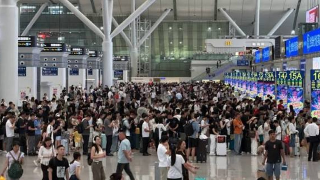 台风“红霞”加强！多地停运、停航、停课，紧急提醒→