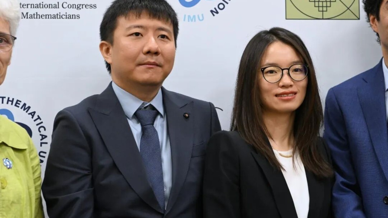邓煜王虹共同获得菲尔兹奖