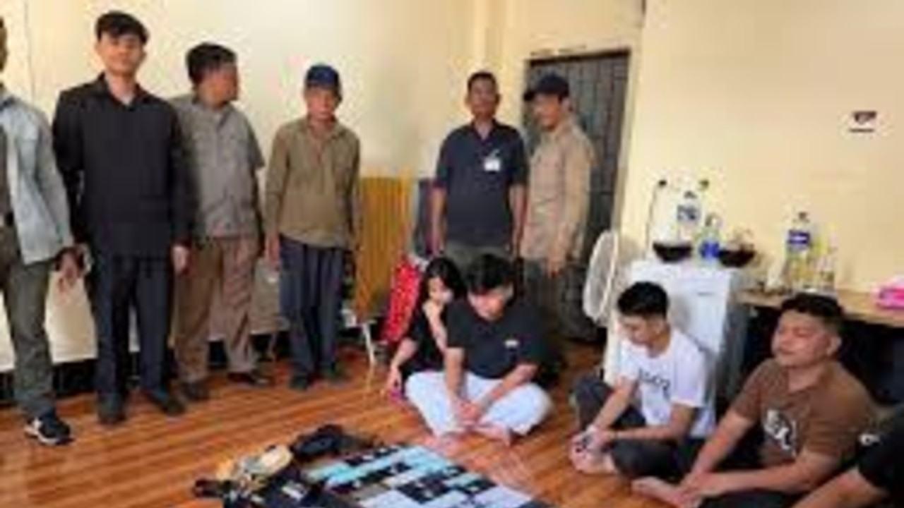 柬埔寨波贝一女房东向当局举报电诈团伙，86名印度尼西亚籍涉案人员被捕，现场缴获349部移动电话、63台便携电脑、1部平板电脑及若干电话卡等。