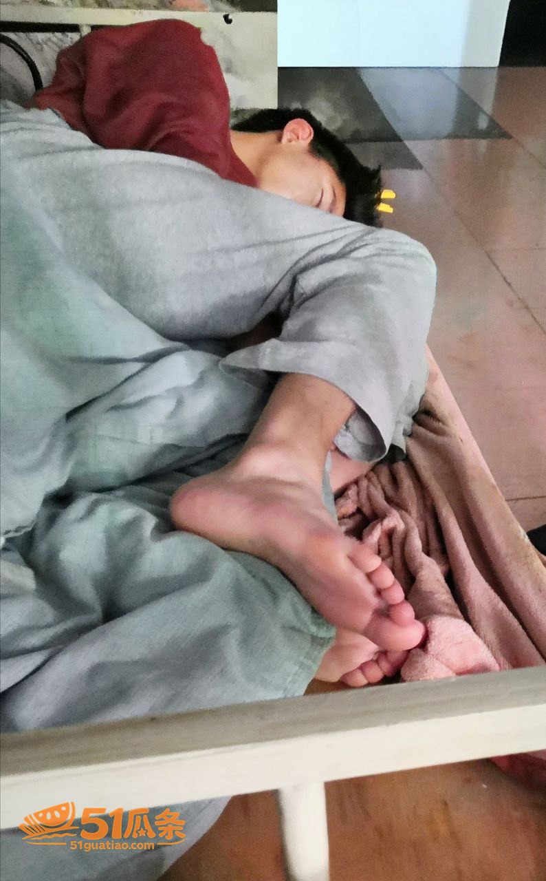 王橹杰 被曝金主包养相关图片24