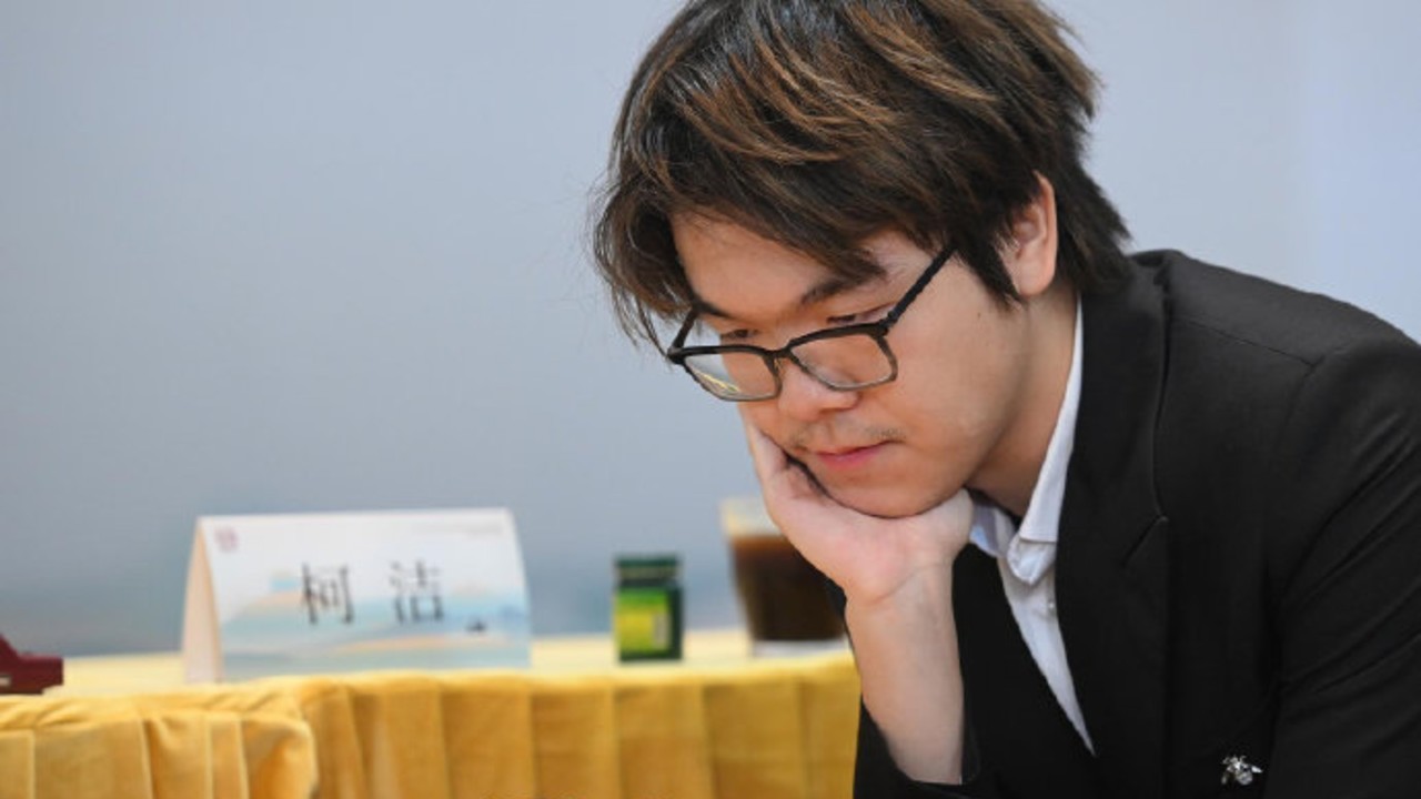 柯洁装弱智赢AI围棋