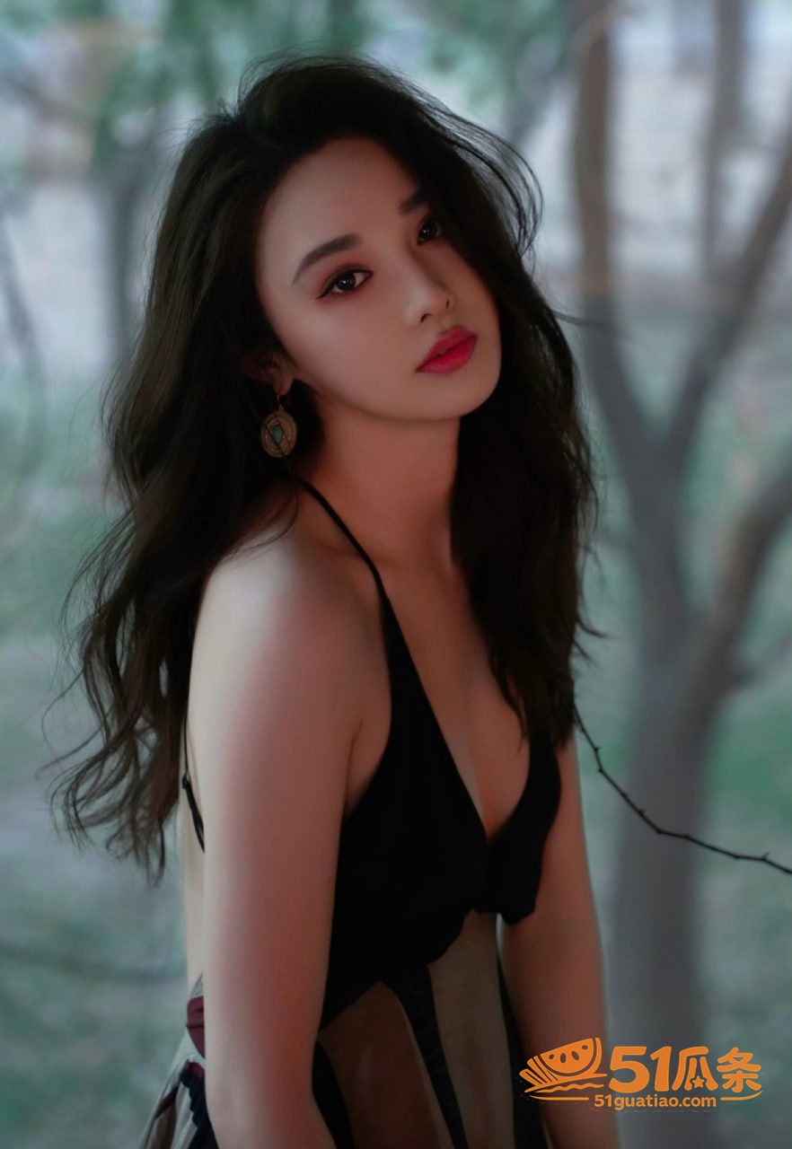 彭小苒 七夕被拍搂腰相关图片24