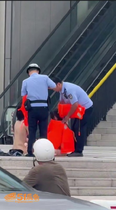 浙江宁波 裸体Cos 街头演练玉女心经 尺度爆表全网刷屏