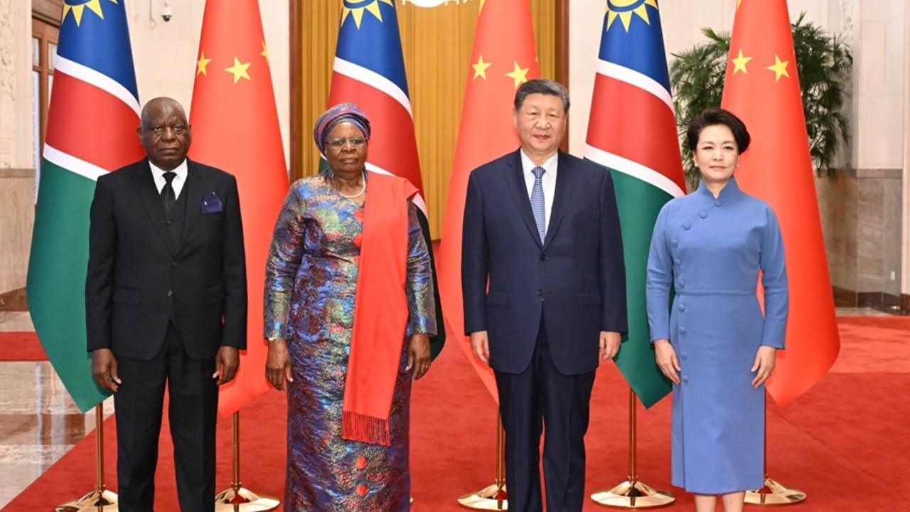 习近平同纳米比亚总统恩代特瓦会谈