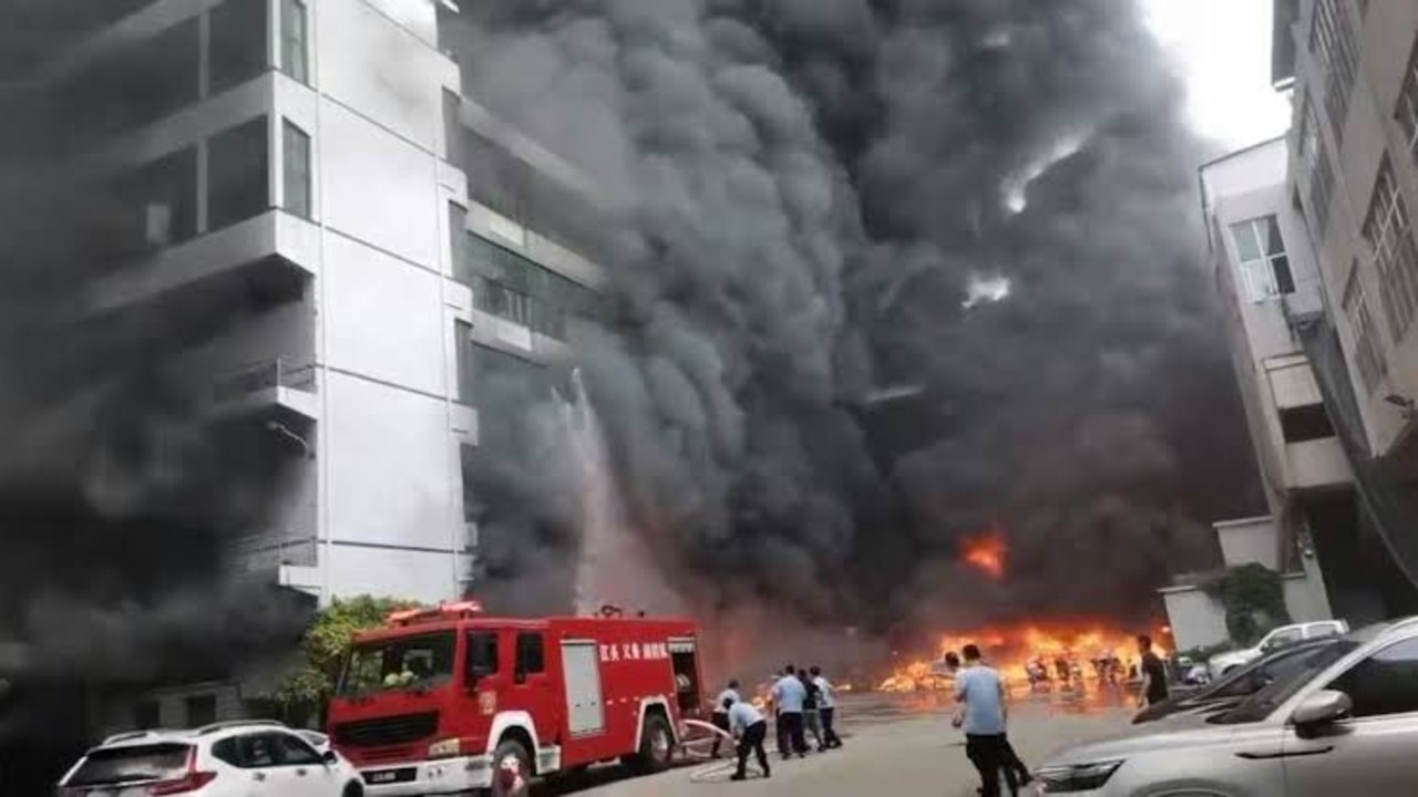 福建晋江鞋厂火灾已致 28 人死亡，现场疏散 213 人，500 余人投入救援