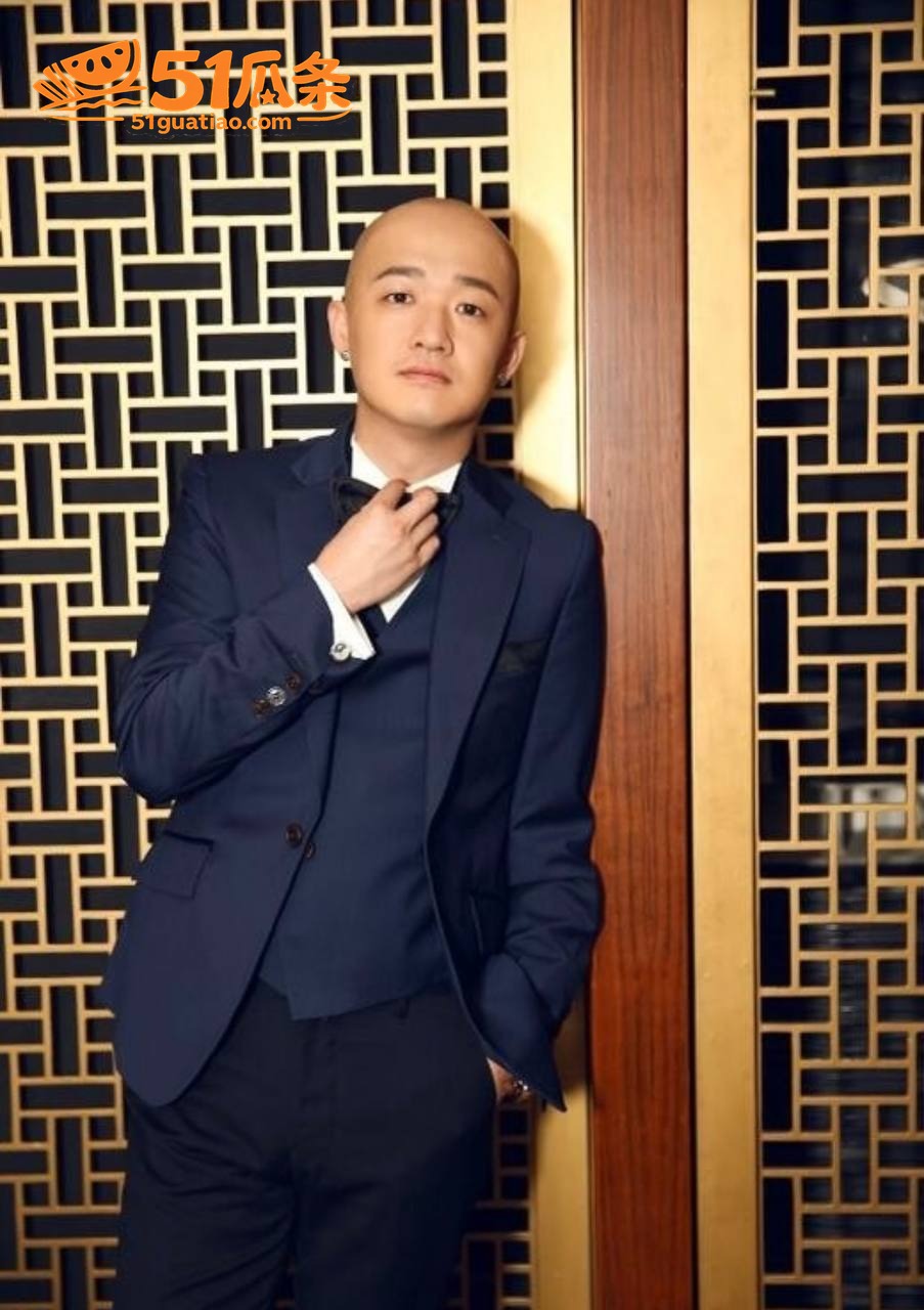 包贝尔 深夜潜入红发相关图片26