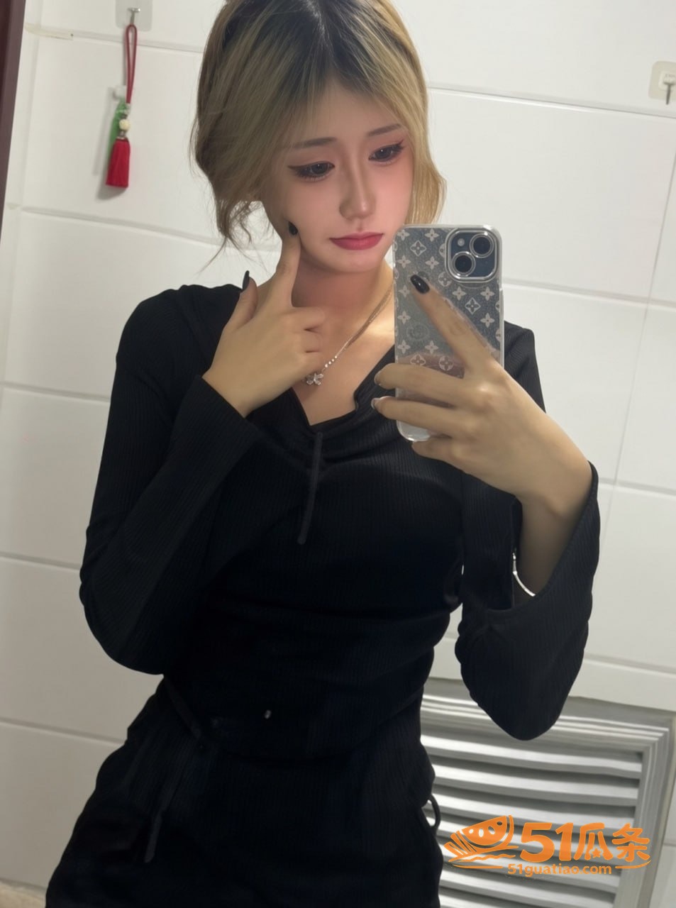 江西乐平中学的黎子睿在跟女友谈了900多天后翻了车 聊天记录与暴捶视频曝光