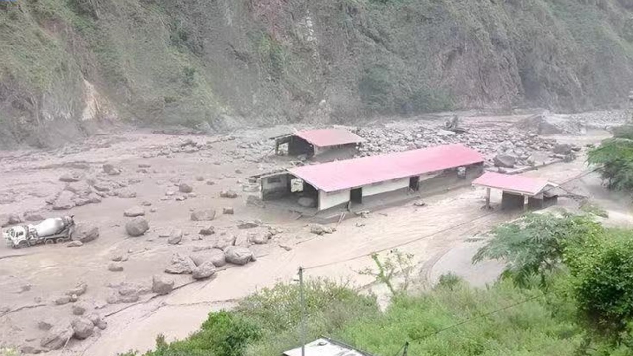 西藏吉隆口岸发生泥石流