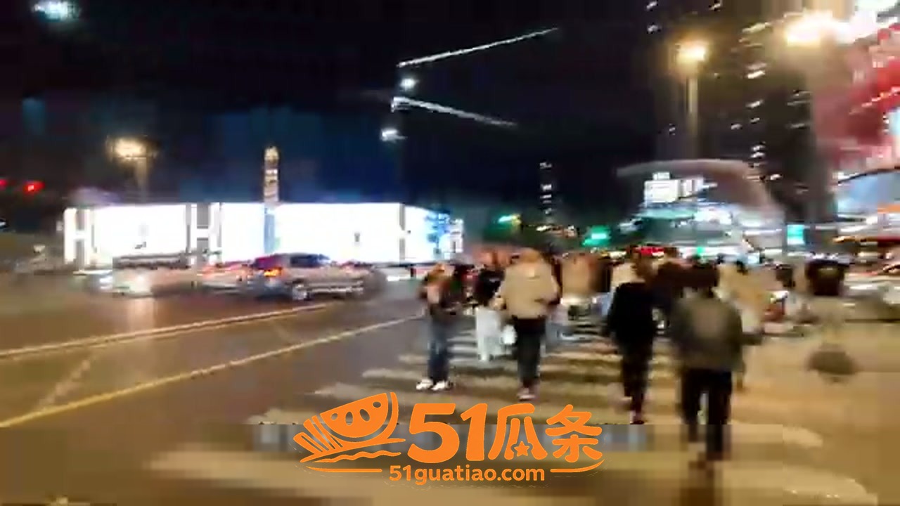 高冷女主播 街头被搭相关图片6