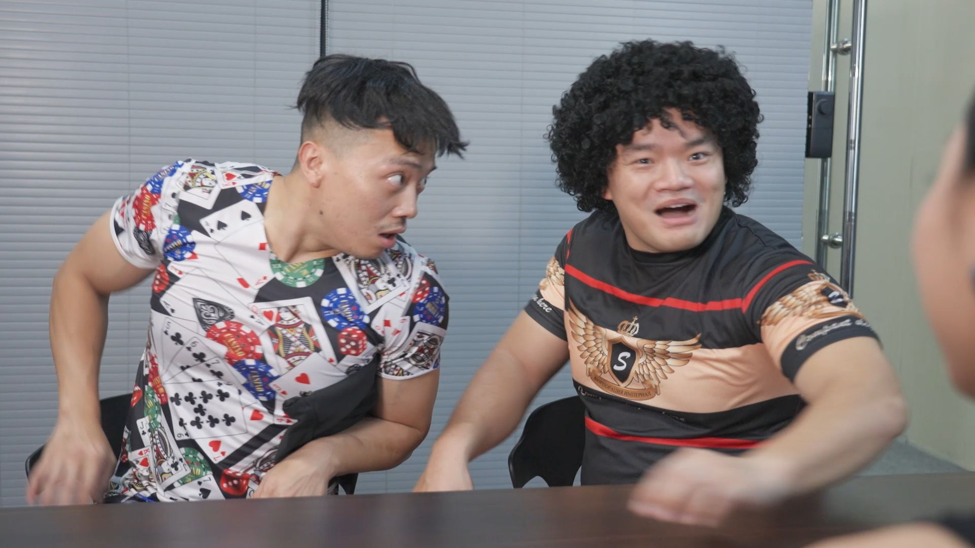 黄 毛 抢 钱 记