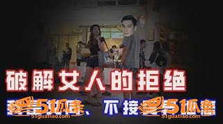 黑衣贝雷帽女 街头搭相关图片4