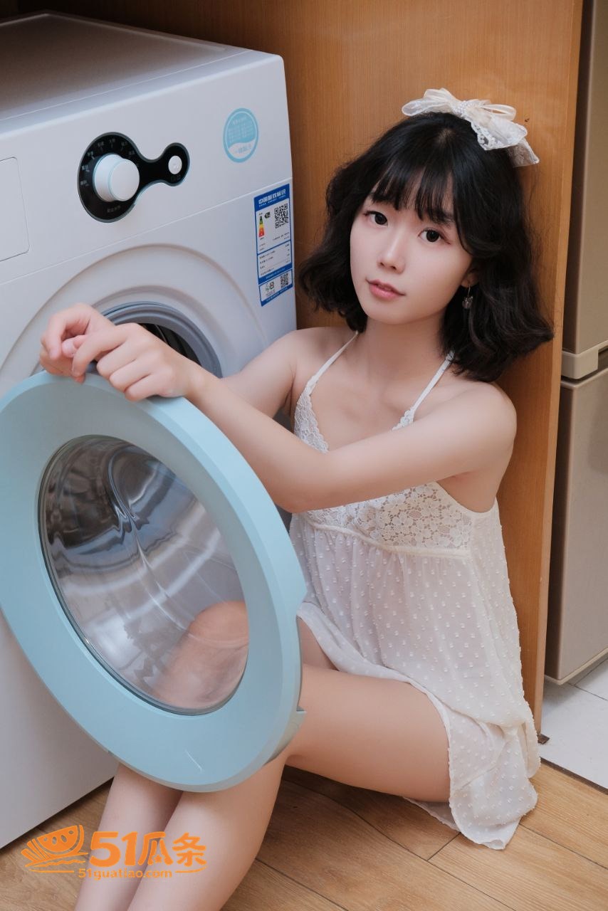 安徽师大文学院的大三学生 叶知夏 校园写真被摄影师内射 现场细节曝光