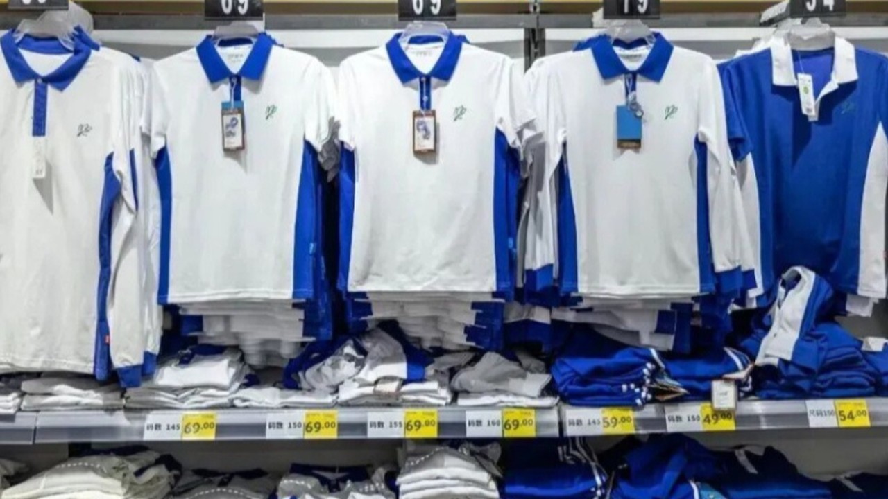 教育部回应中小学是否须买校服