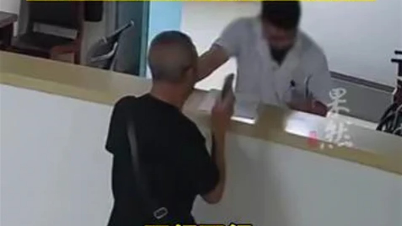 老人突发脑梗医生要求先缴费
