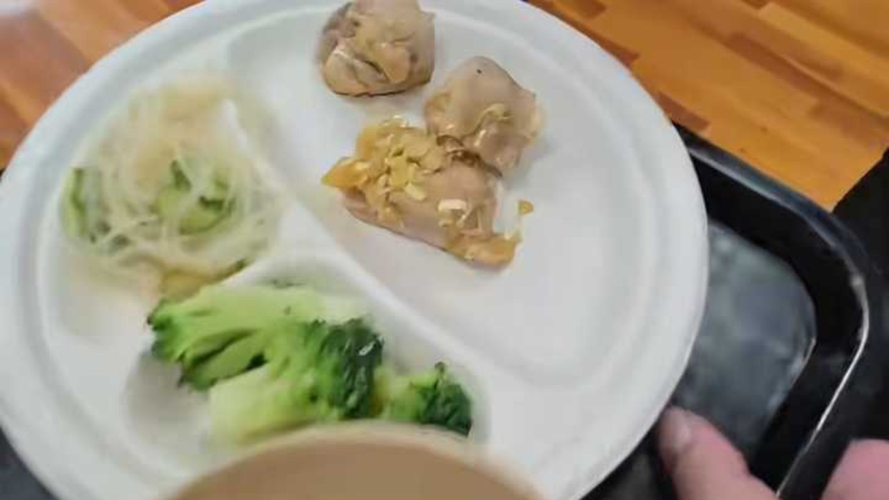 泰国方面吐槽亚运会「选手在官方餐厅吃不饱，只能去外面吃吉野家」，本届亚运会的草台程度还能再上新高度？