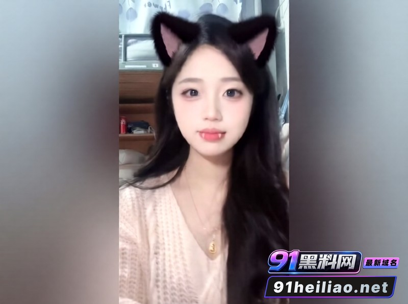 武汉理工大学大一校花李依纯01