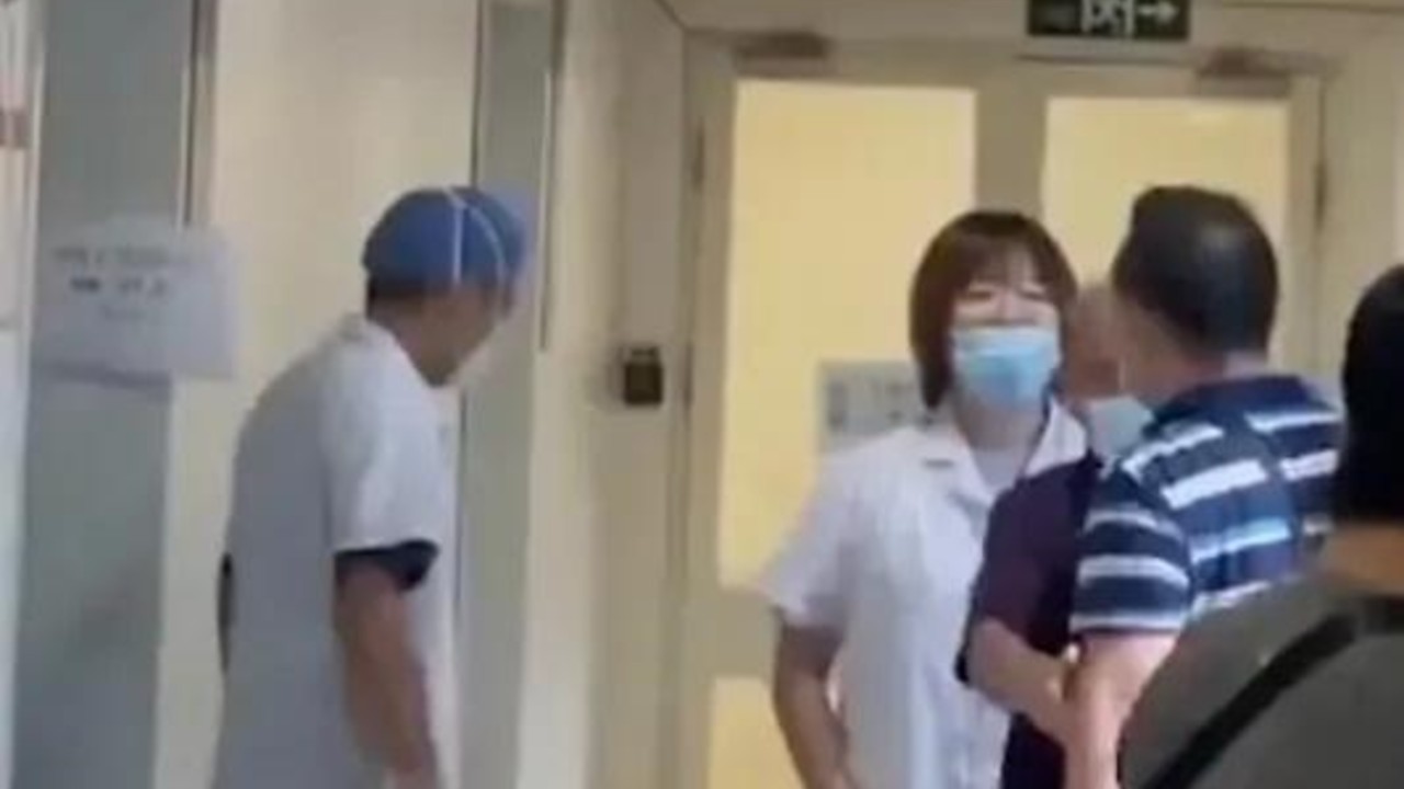 如何看待急诊医生上班期间上厕所被投诉脱岗，医生调监控自证清白？
