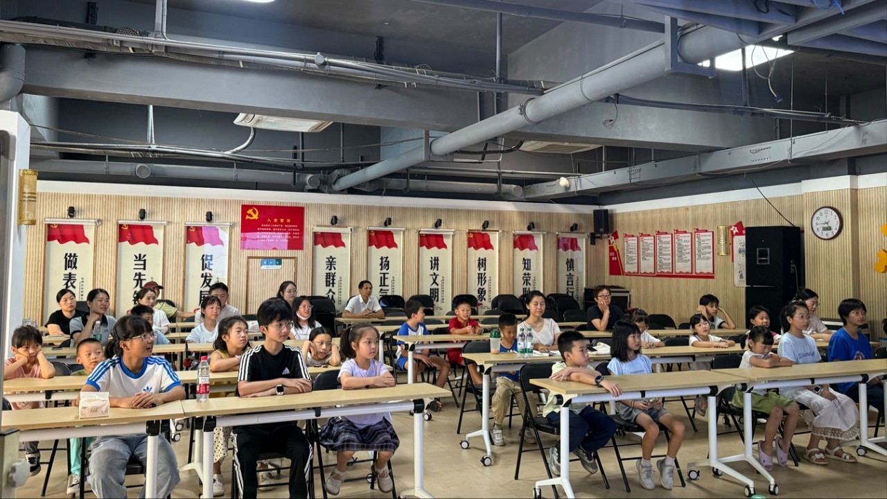 如何看待教育部要求辅导员与学生同吃同住同生活、思政工作下沉至学生私生活？