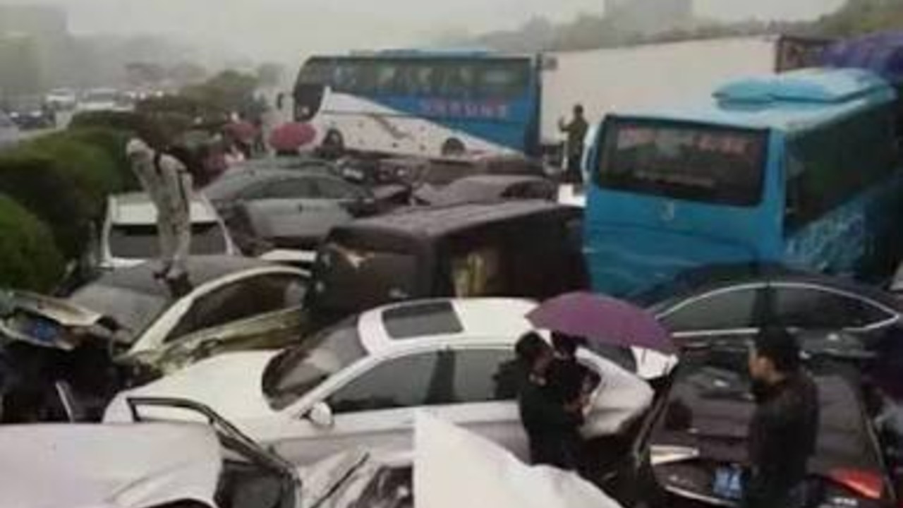 江苏高速连环相撞行车视频曝光