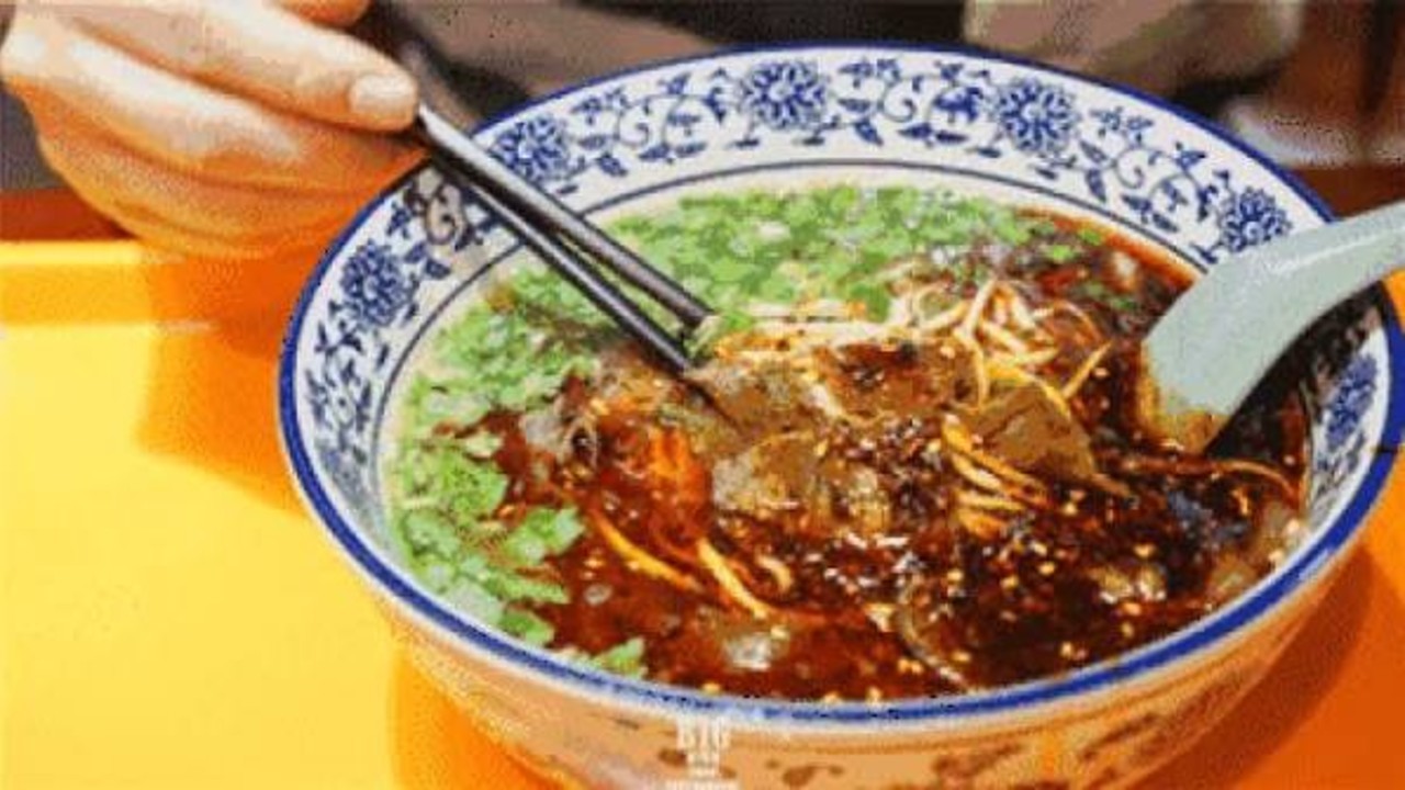 兰州牛肉面馆 “最强大脑”师傅