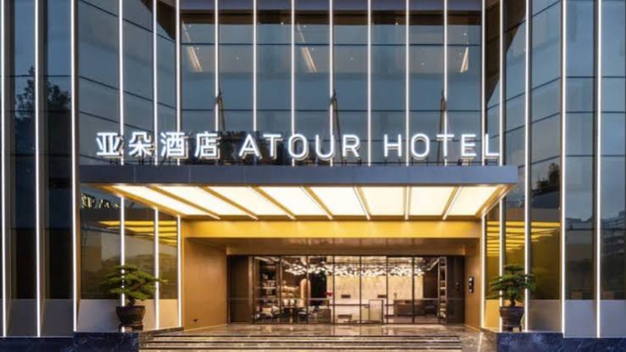 亚朵酒店店长叫「现长」，店长助理叫「政委」，律师称内部使用不构成违法，但切忌对外使用，这种称谓合适吗？