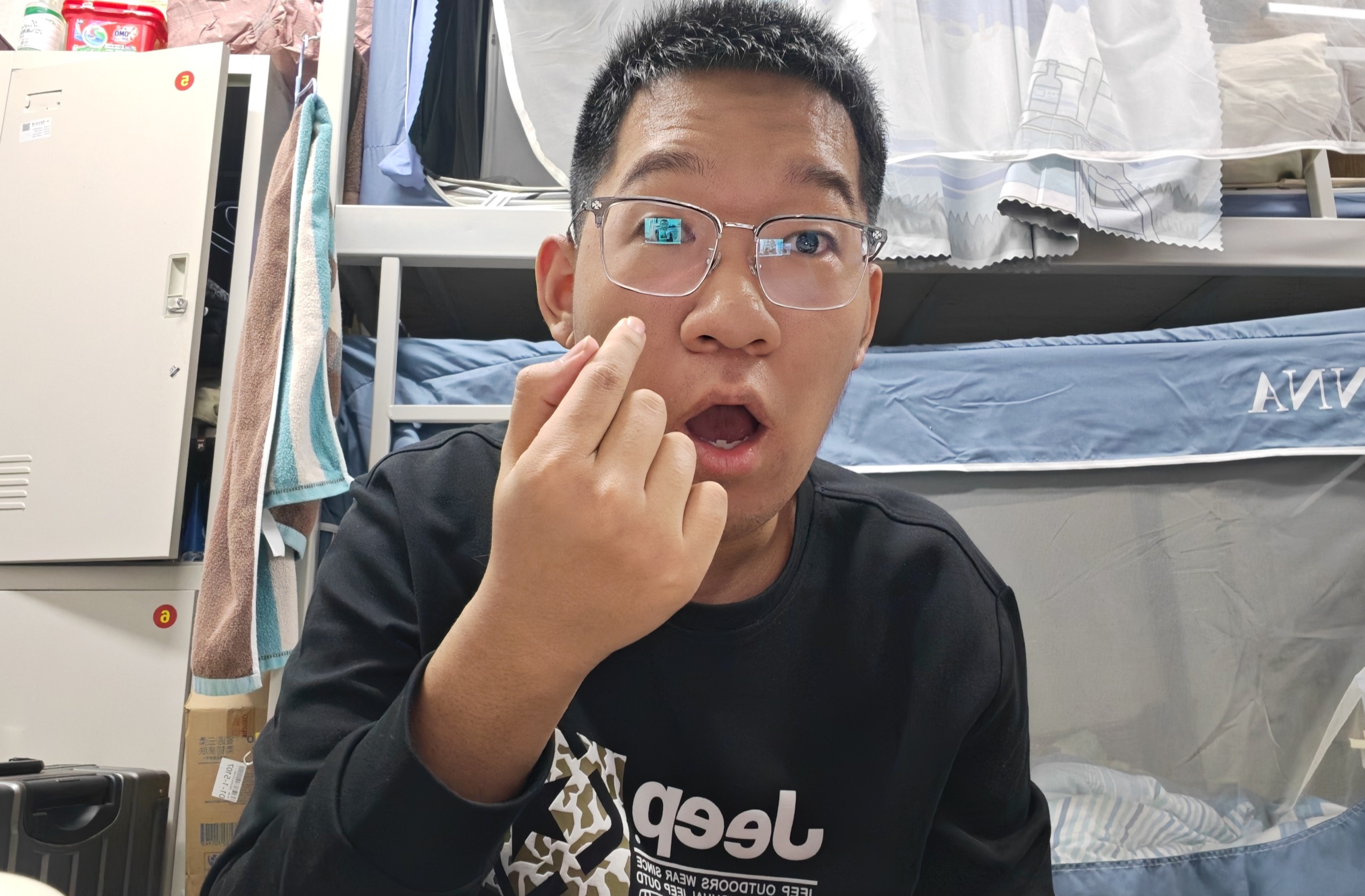 “上大学该谈个女朋友了”。我呀？我去谈恋爱啊？！那无敌了……