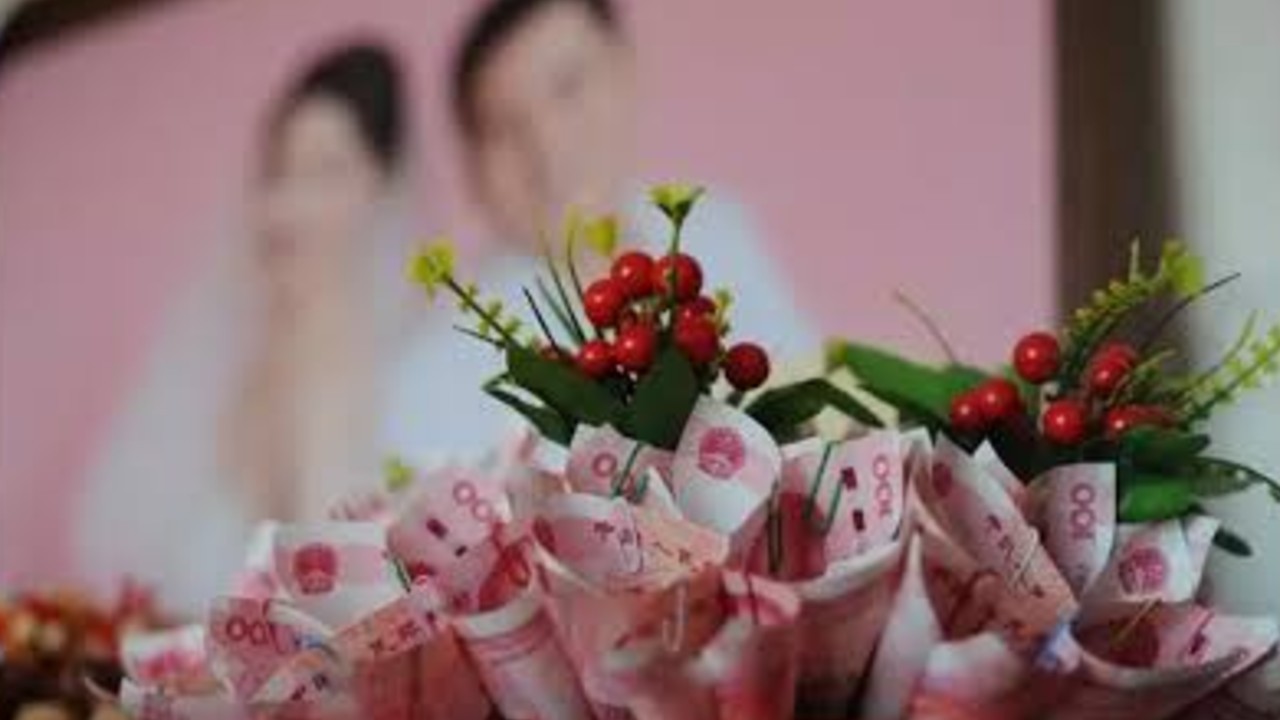 男子花7万替女友退婚后被拉黑