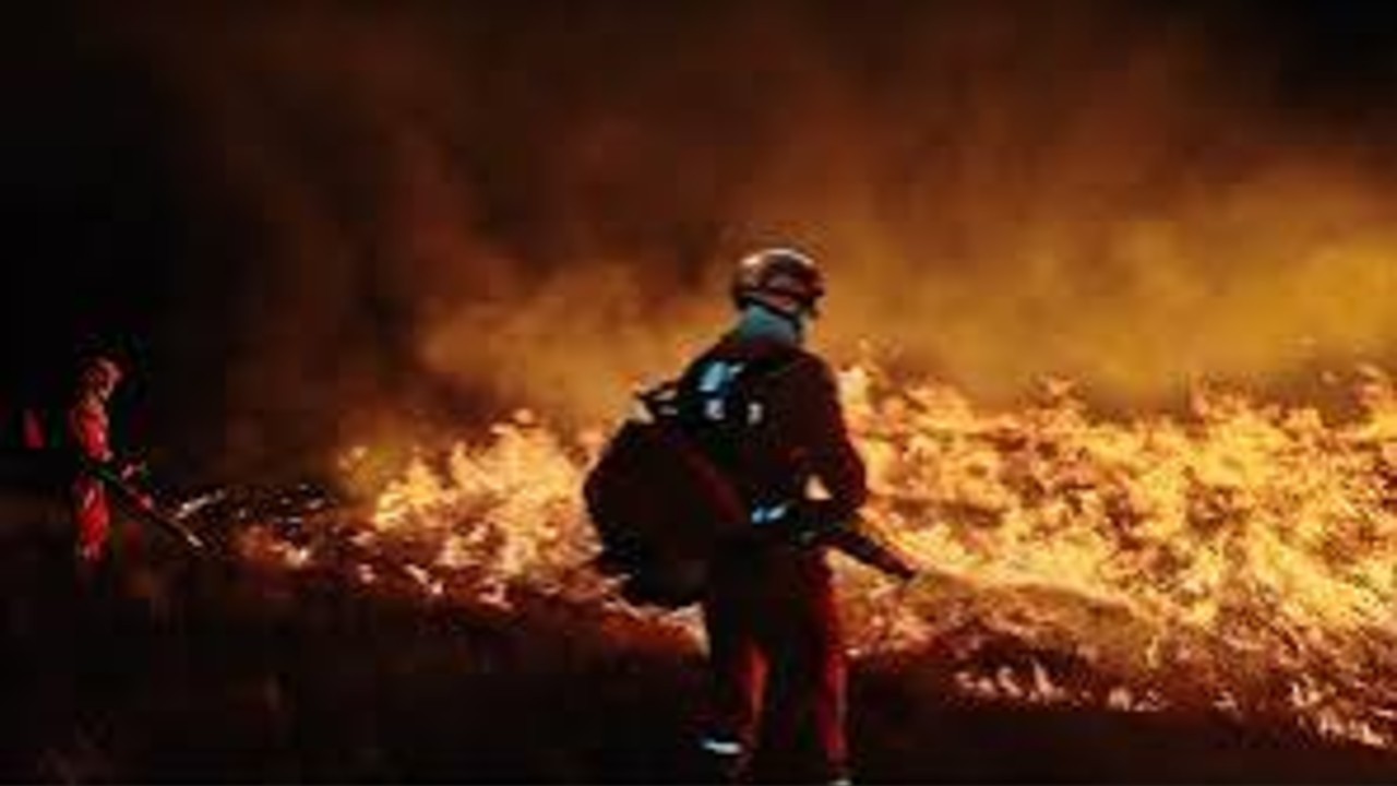 蒙古草原火蔓延内蒙正堵截
