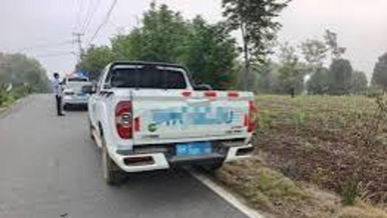 老人凌晨下地干活被气枪击中身亡，持气枪打猎合法吗？案件还有哪些疑点待查？涉事人员将承担什么法律责任？
