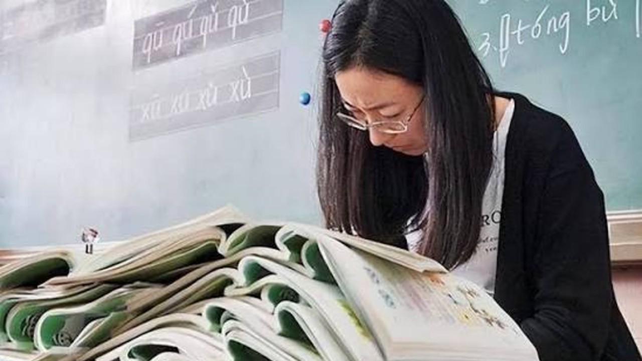 媒体：批改作业是教师基本育人职责