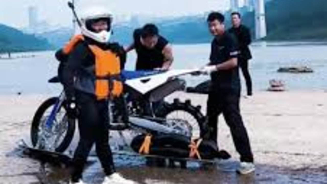 张雪再战“水上漂”冲击吉尼斯纪录