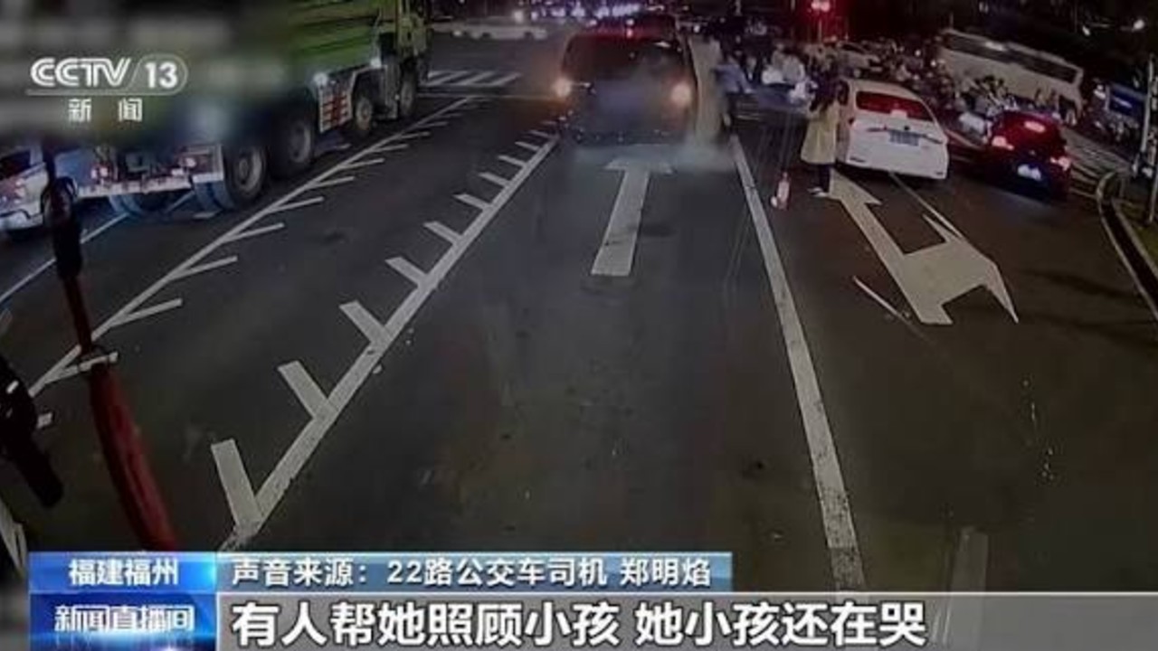 福州公交司机合力扑救自燃