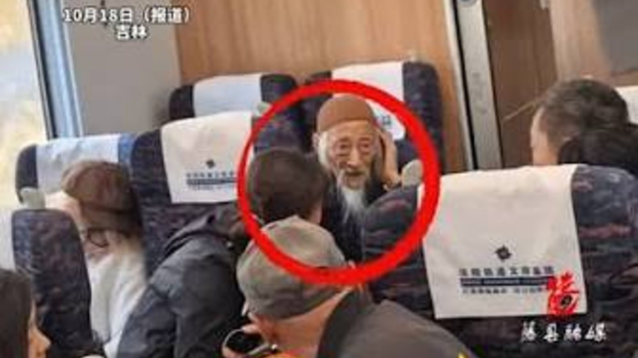 网友高铁上偶遇114岁老人独自乘车